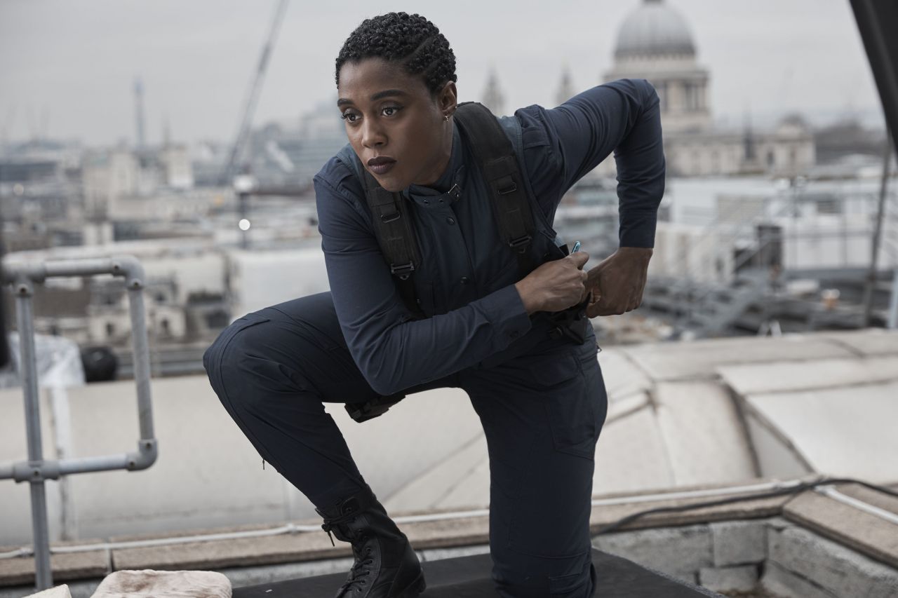 lashana-lynch-no-time-to-die-poster-and-photos-2