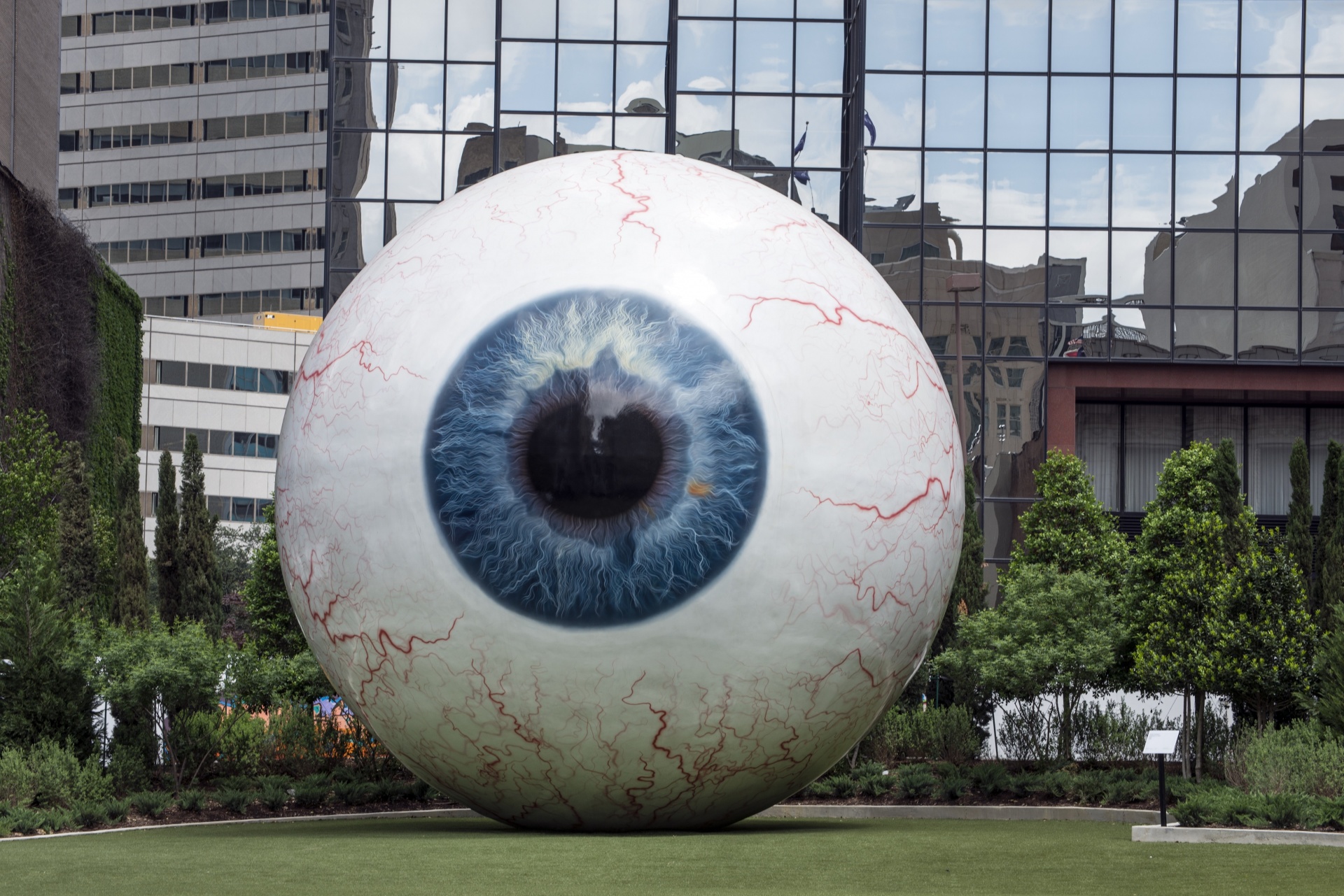 eyeball-sculpture-claes-oldenburg