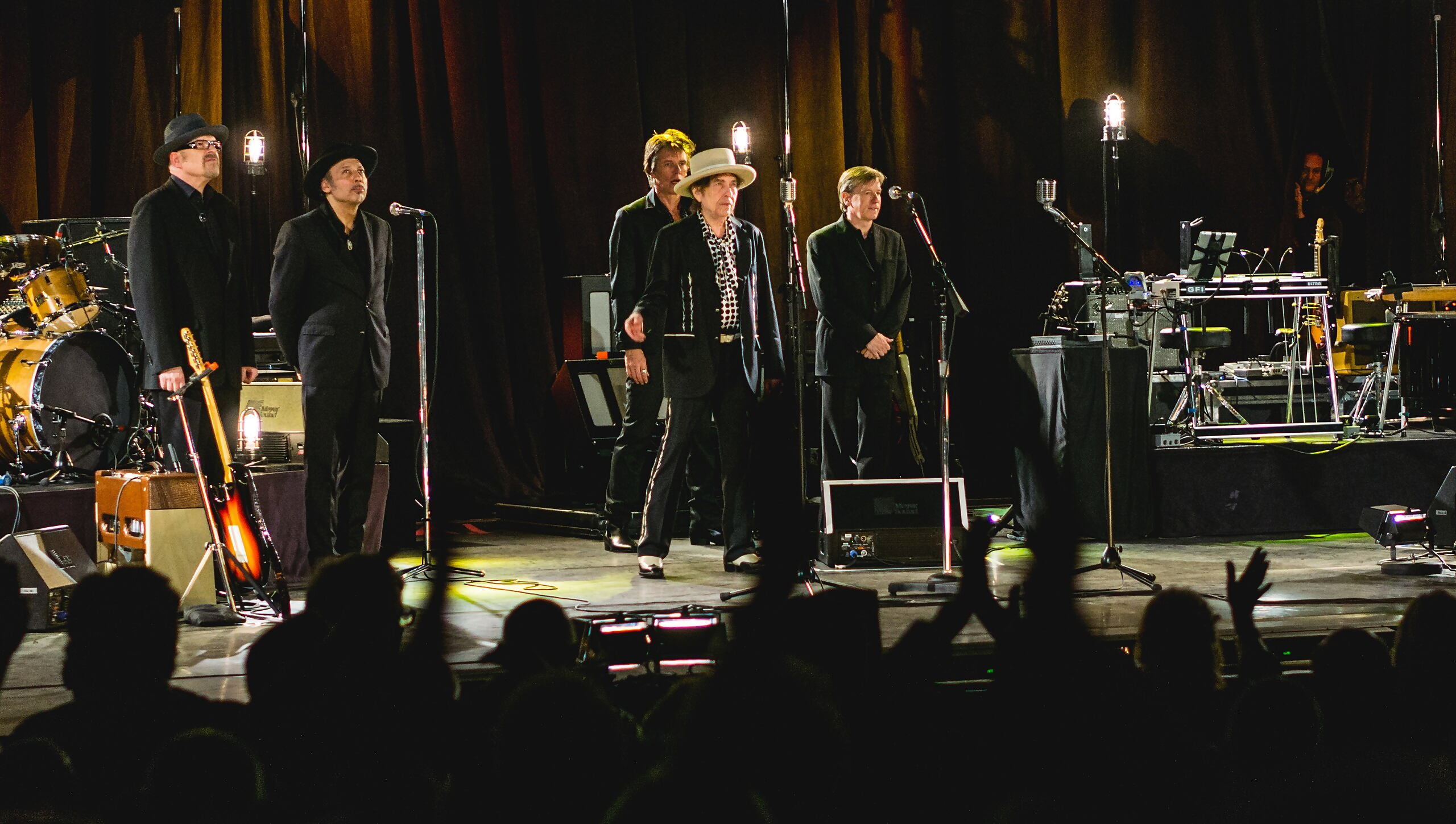Bob Dylan performing at the London Palladium 2017