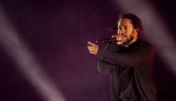 kendricklamar takes the stage at @glastofest in a custom Tiffany & Co. crown  of thorns featuring over 8,000 pavé diamonds. Link in bio.…