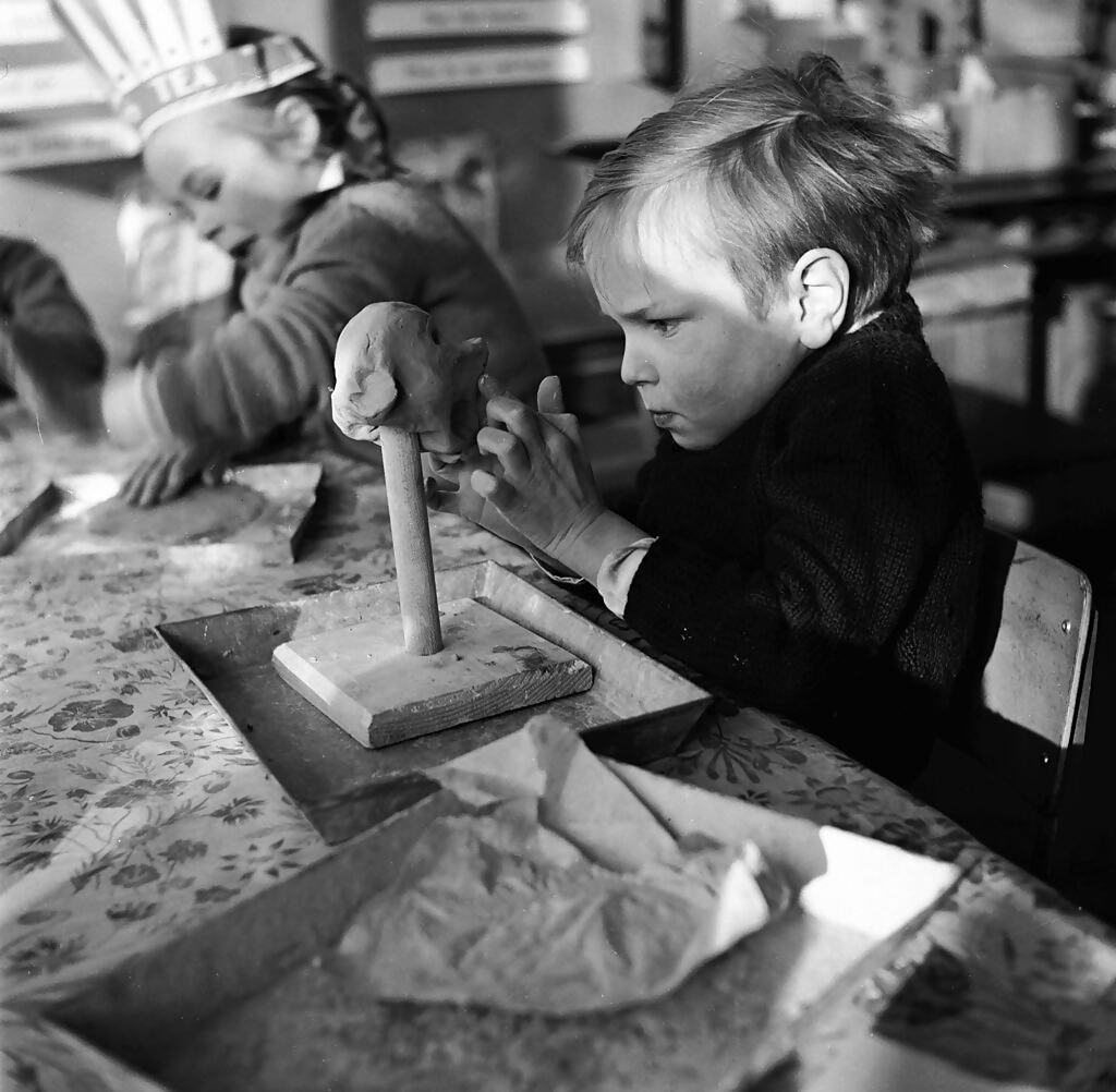 Pupils at London's George Eliot Primary School model clay during pottery classes. (Photo by Juliette Lasserre/BIPs/Getty Images)