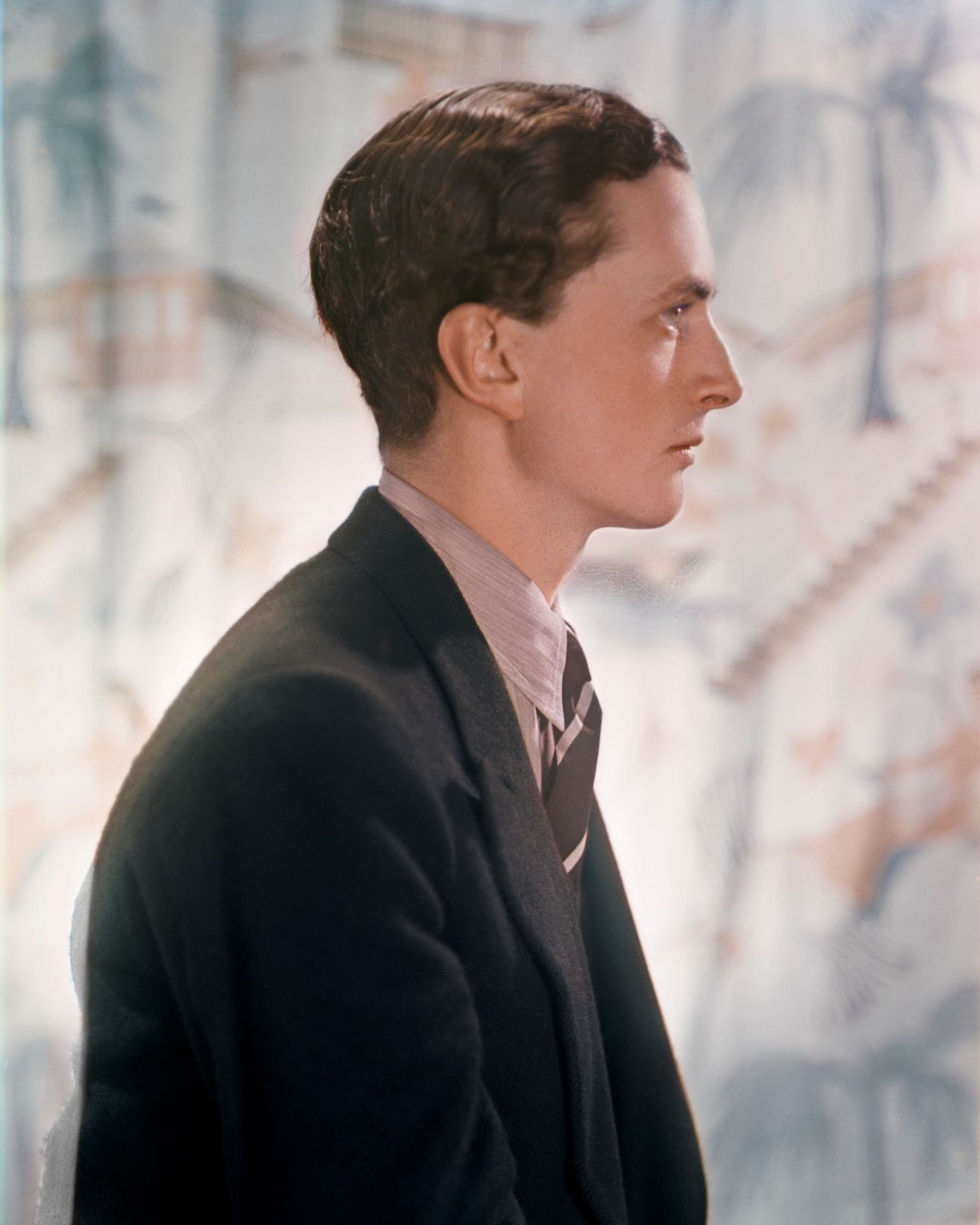 Edward James by Yevonde (1933), purchased with support from the Portrait Fund, 2021 © National Portrait Gallery, London