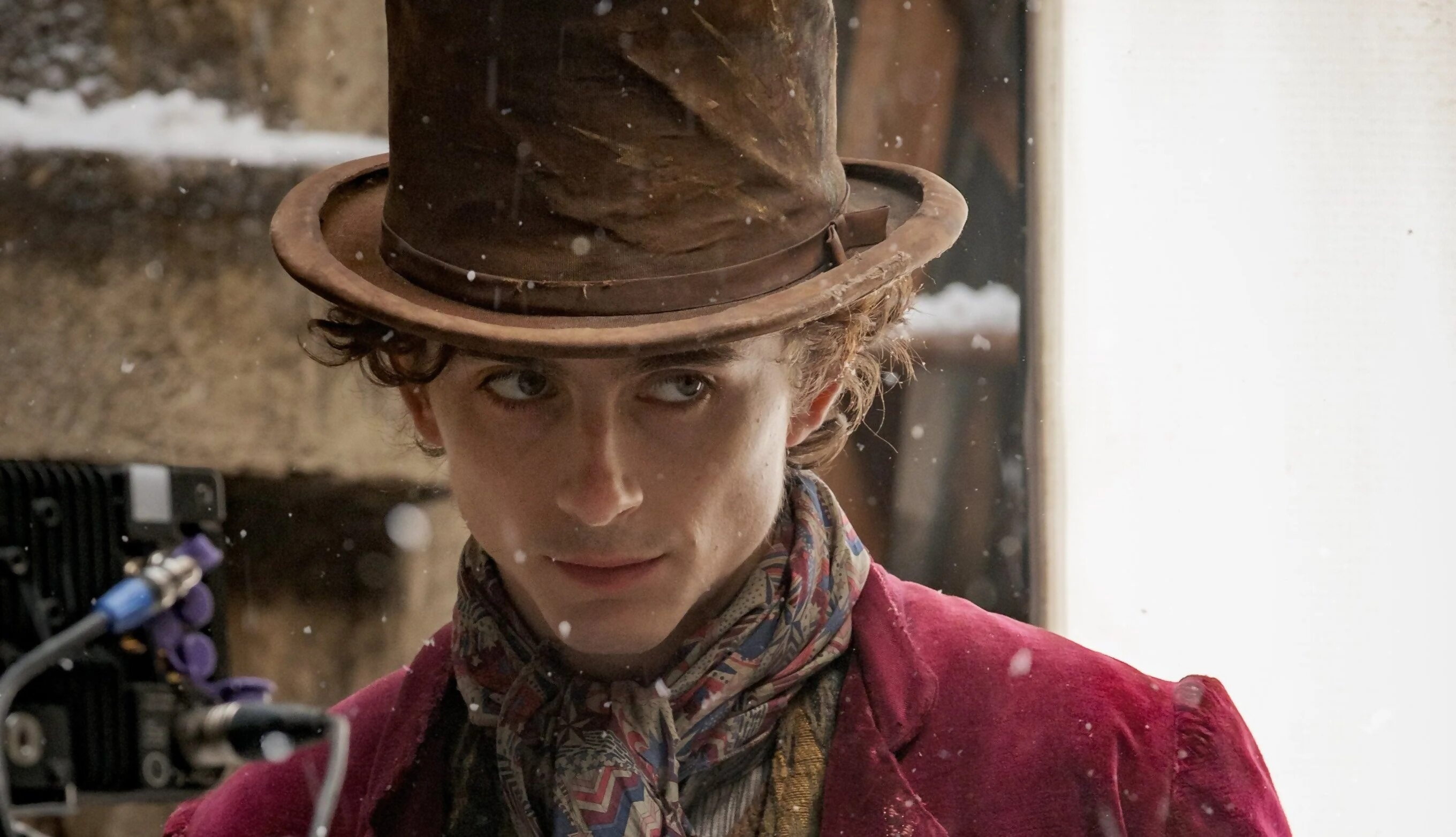 Timothée Chalamet becomes a legend in Wonka's first trailer