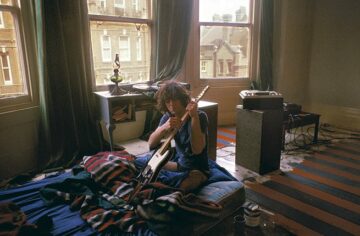 syd barrett tuning guitar mick rock