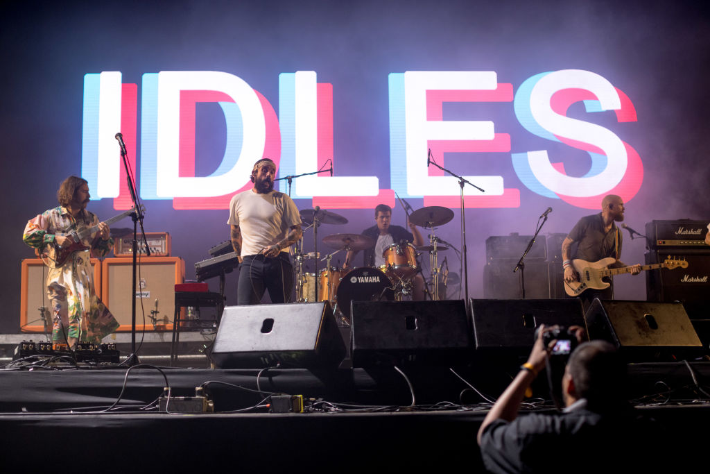 Idles performing live