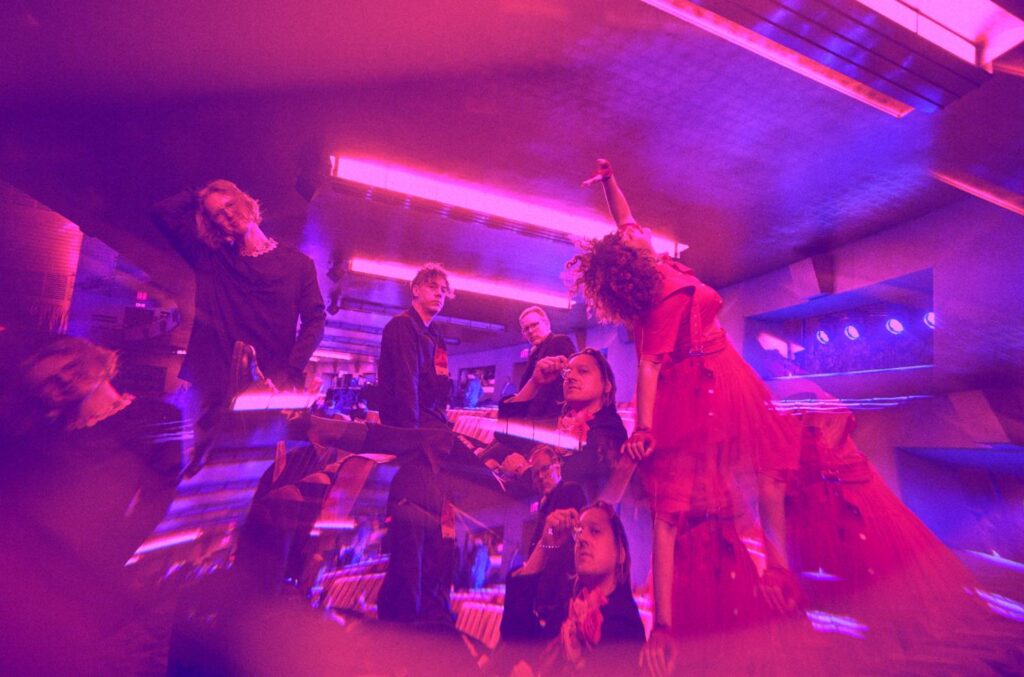 ARCADE FIRE-photo credit DANNY CLINCH__L1039271_pinknblue