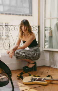 Melody's-Echo-Chamber---Daisy---Diane-Sagnier---HD3---300-DPI