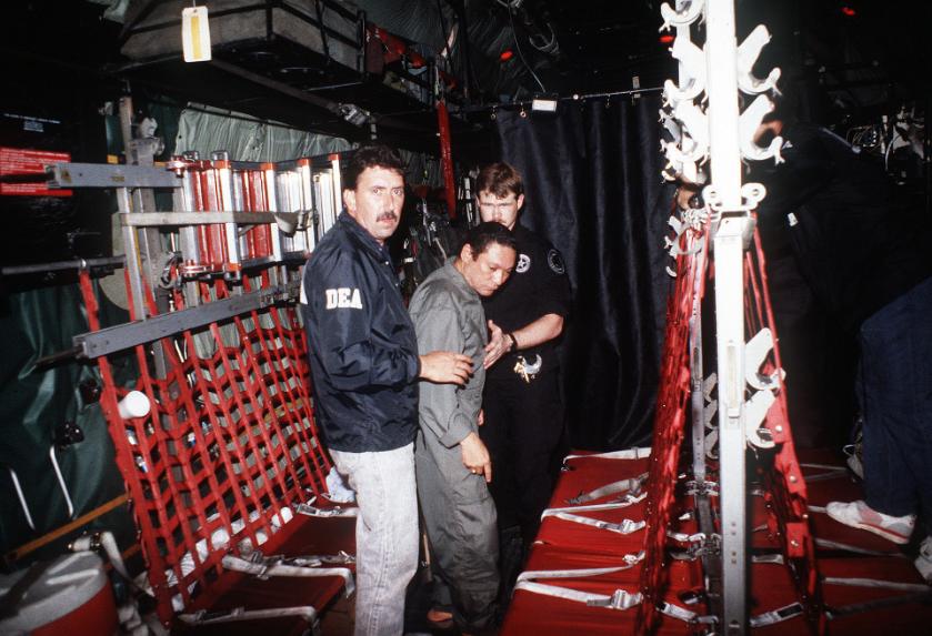 Manuel_Noriega_with_agents_from_the_U.S._DEA(1)