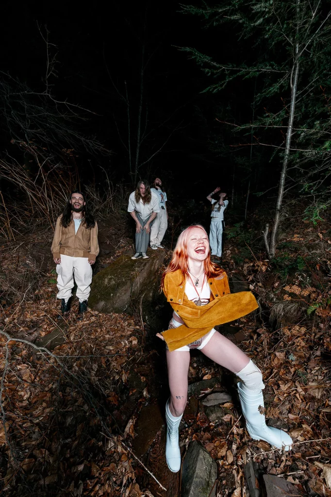 Wet-Leg-davina-mccall_Alice-Backham