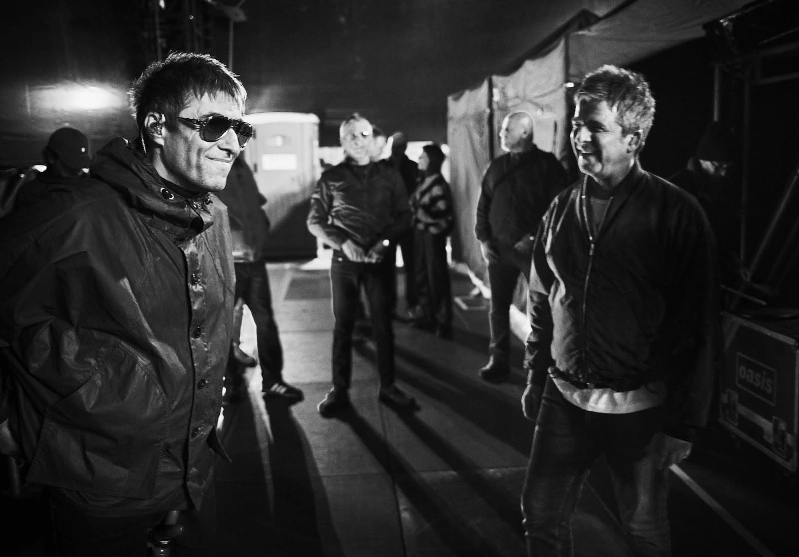 Oasis-backstage-pic