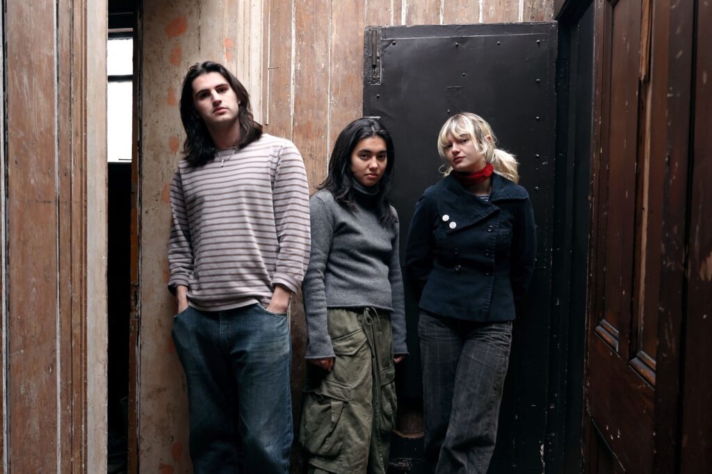 Mary In The Junkyard press photo by Daisy and Tomos Ayscough, 2026