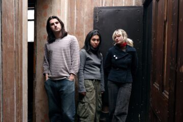 Mary In The Junkyard press photo by Daisy and Tomos Ayscough, 2026