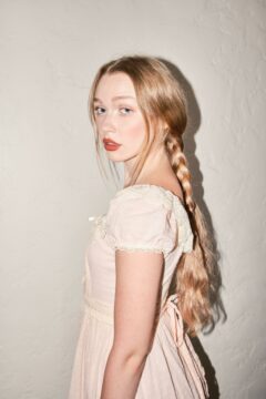 Mollie Elizabeth, press photo for new single 'Puppet Show'