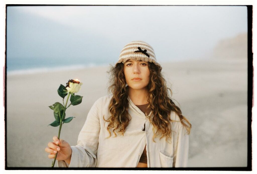 Mokina, press photo for new single 'Fool'